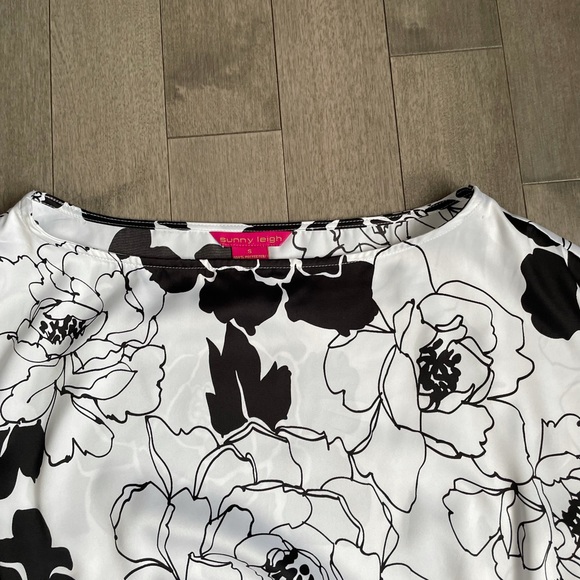 Sunny Leigh sz S blouse. New without tags - Picture 5 of 8